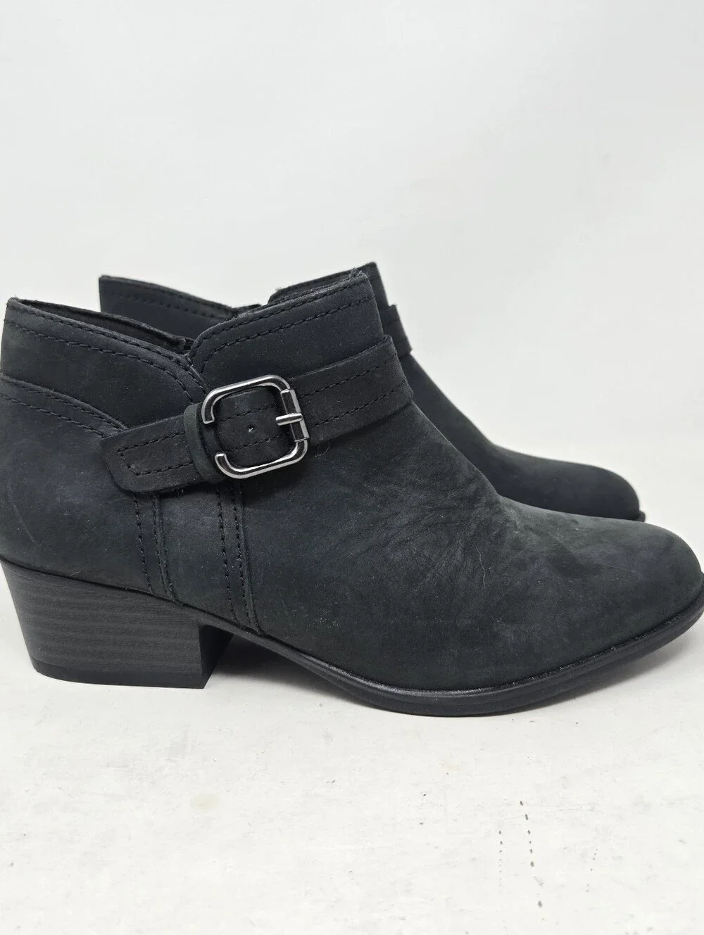 Clarks Slip on Pointed Toe Block Heel Ankle Bootie Women's Size 6M